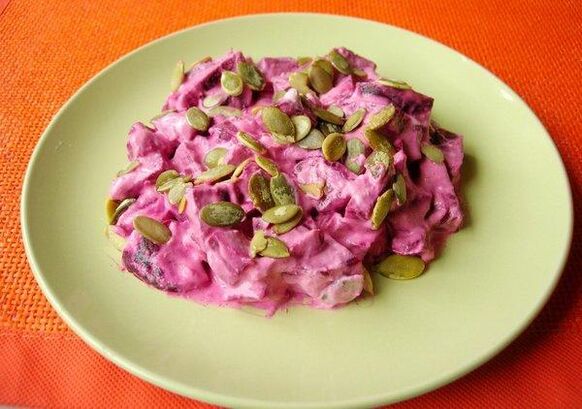 insalata di barbabietole con semi di zucca e salva dalla prostatite